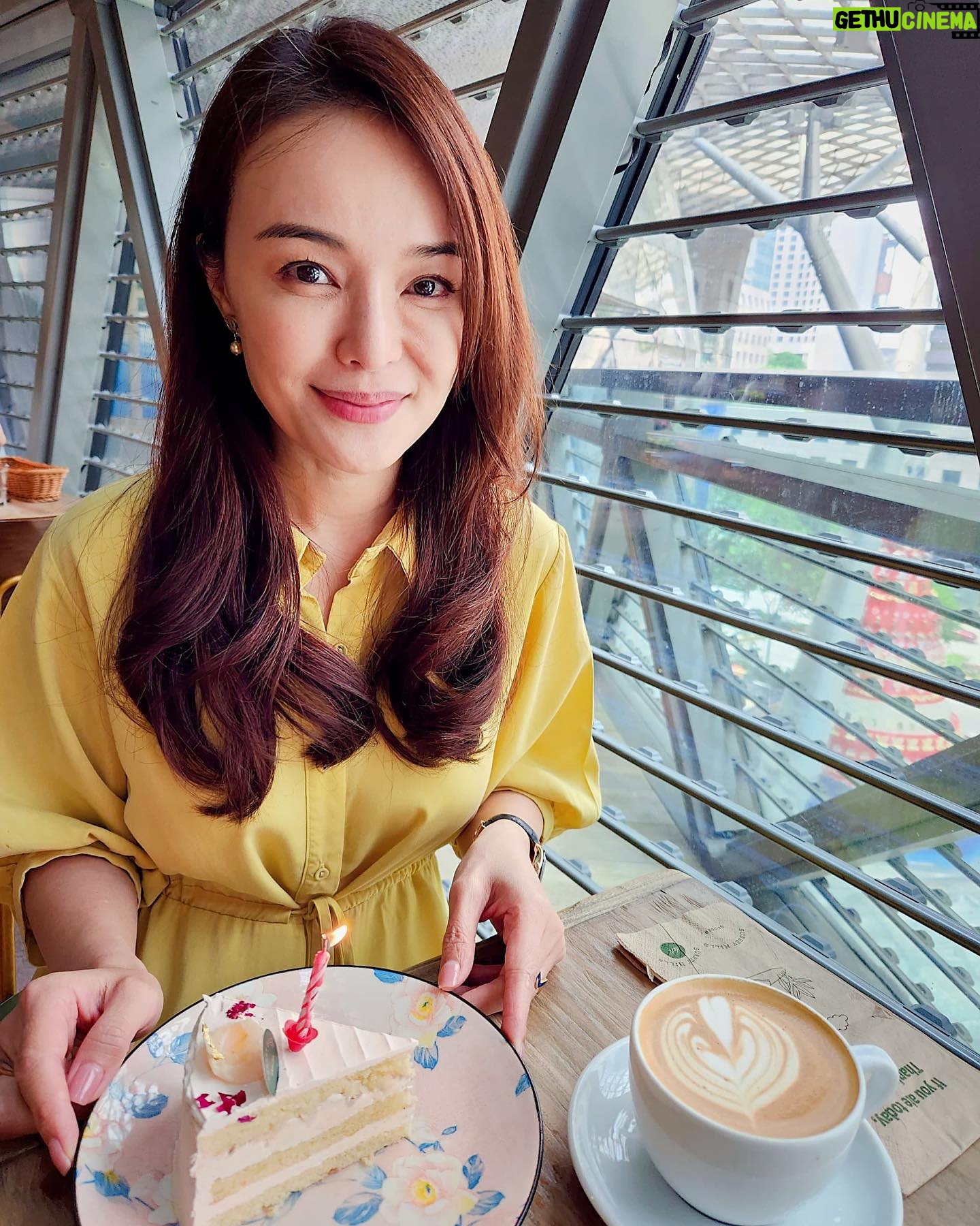 Apple Hong - 403 Likes - 2000年认识至今,见证彼此的成长故事,祝我们友谊长长久久,永远是彼此的加油站⛽️🙆🏻♀️❤️爱你呦!@prisceliachan 😘