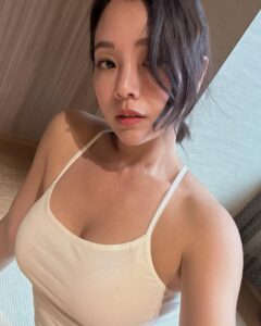 Apple Chan Instagram - Confidence isn't walking into a room thinking you are better than everyone it's walking in not having to compare yourself to anyone at all