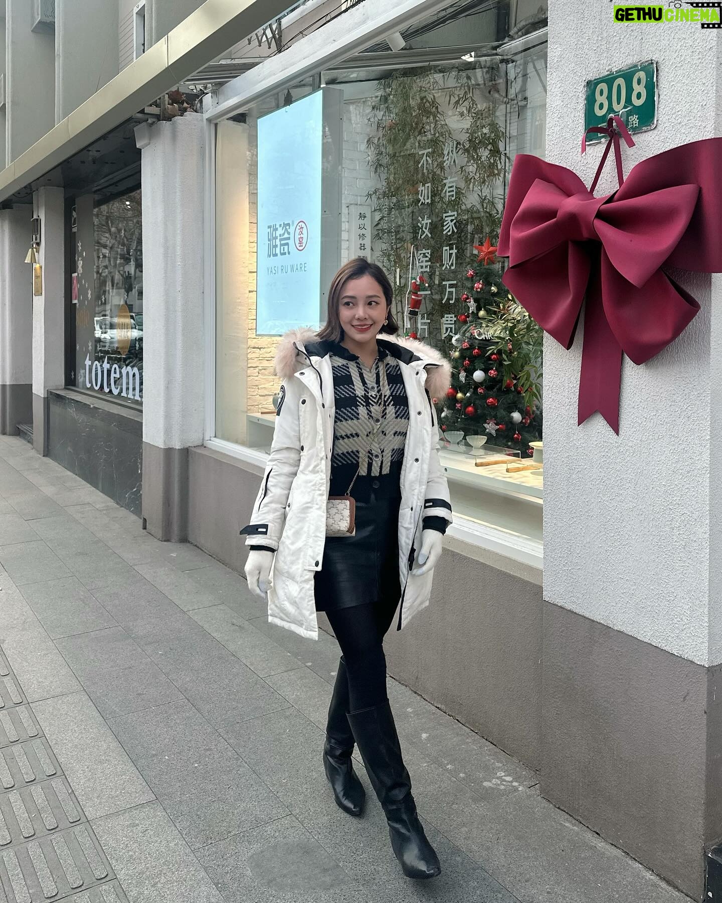 Apple Chan Instagram - Love winter Christmas 🩵 Merry Jolly Christmas!