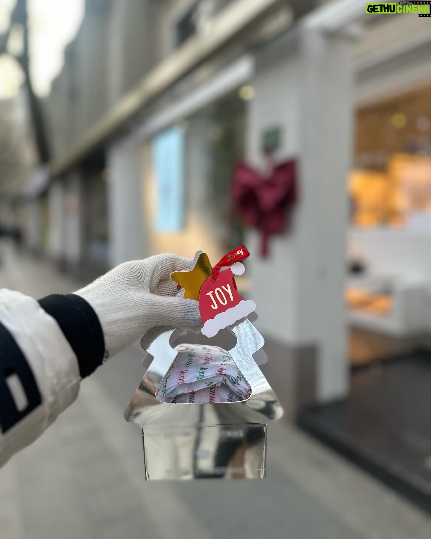 Apple Chan Instagram - Love winter Christmas 🩵 Merry Jolly Christmas!