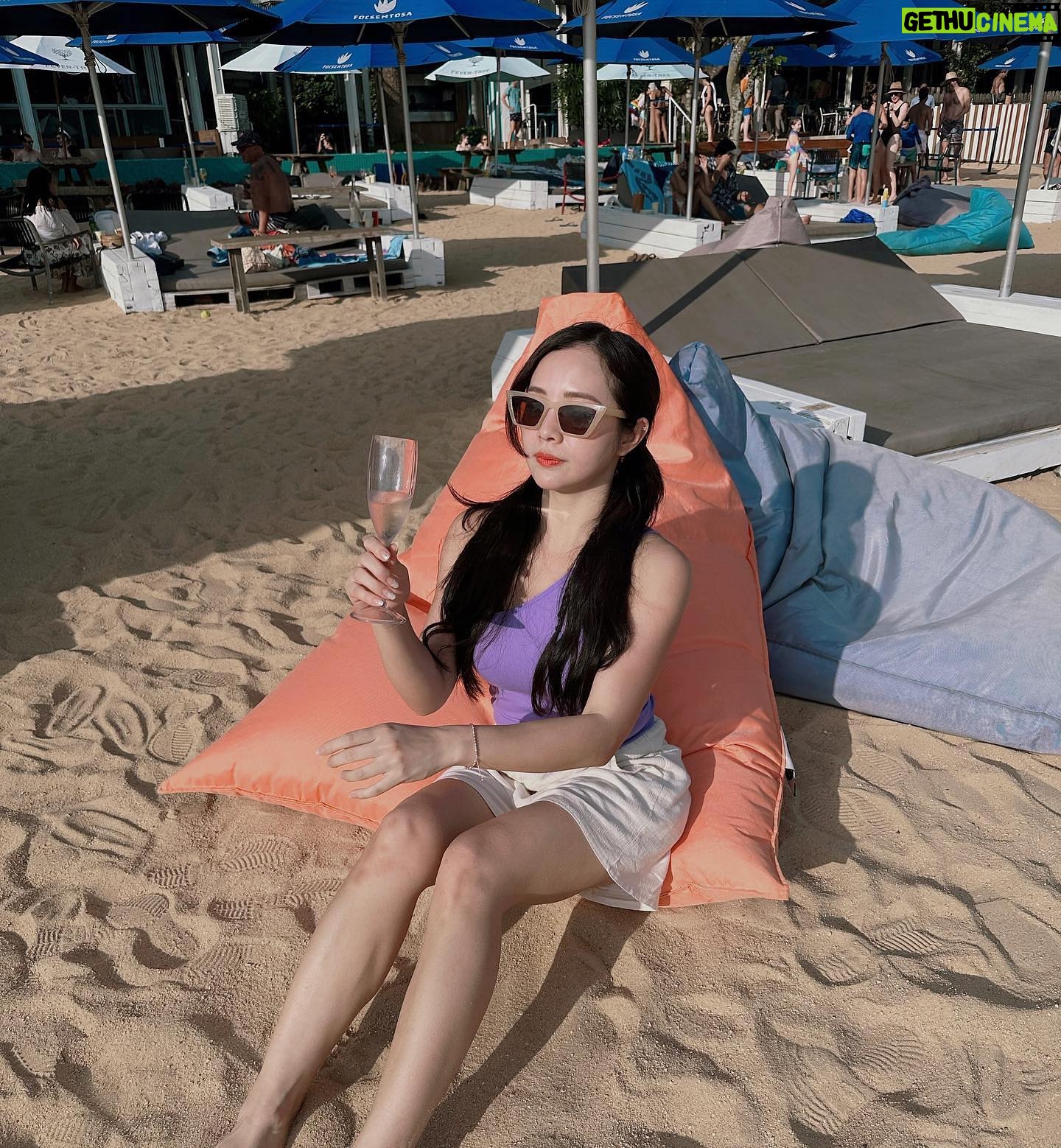 Apple Chan - 3.2K Likes - Nothing can stop me from the sun,sand and sea because I have Apondle50 protecting me from the strong UV!
#apondle50 #apondleforyou #bestsunblock #sg