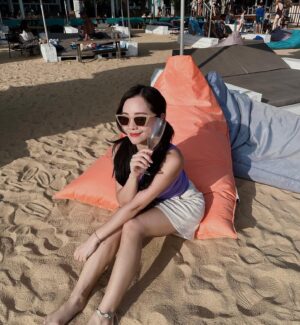Apple Chan Instagram - Nothing can stop me from the sun,sand and sea because I have Apondle50 protecting me from the strong UV! 

#apondle50 #apondleforyou #bestsunblock #sg
