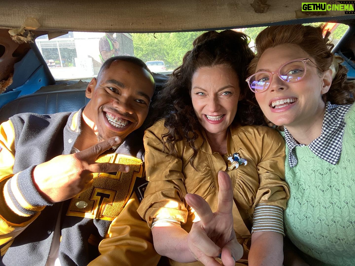 April Bowlby - 7.5K Likes - Just a ragtag bunch of misfits on a road trip
@joivanwade @michellegomezofficial #youthpatrol 🤓
