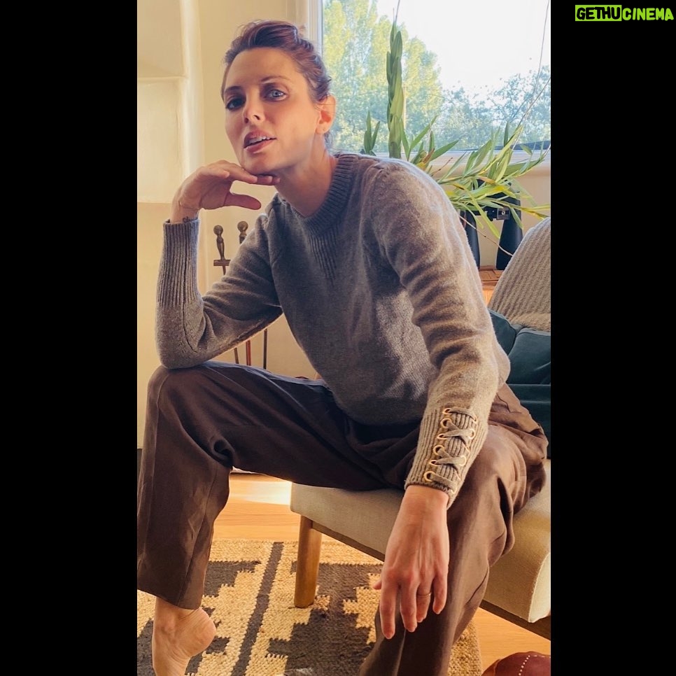 April Bowlby - 10.2K Likes - 🦉