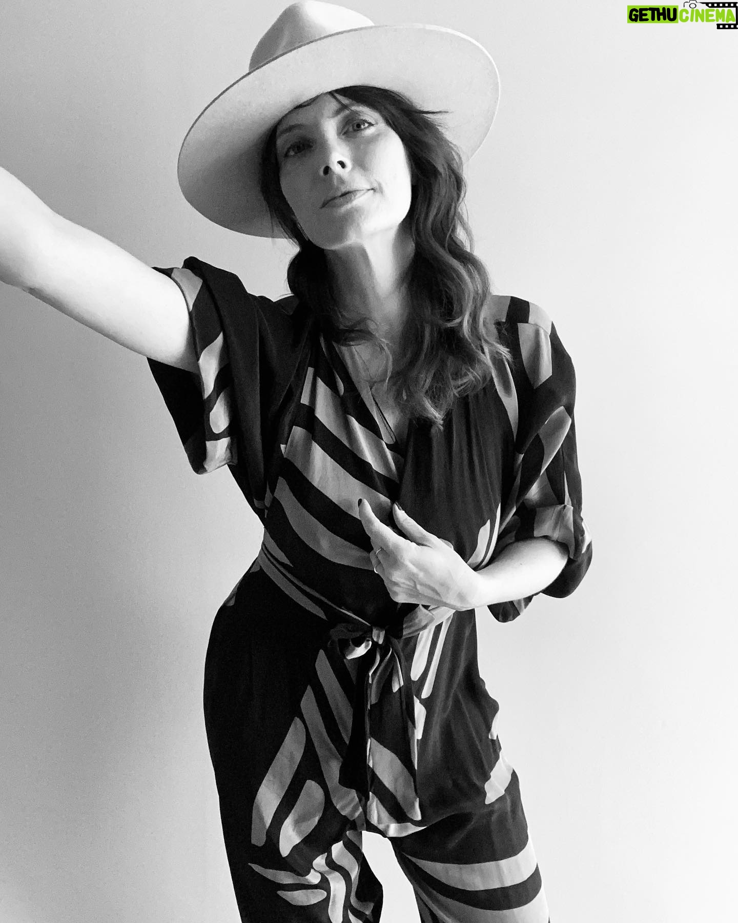 April Bowlby - 8.5K Likes - 🦓
@tallulahandhope