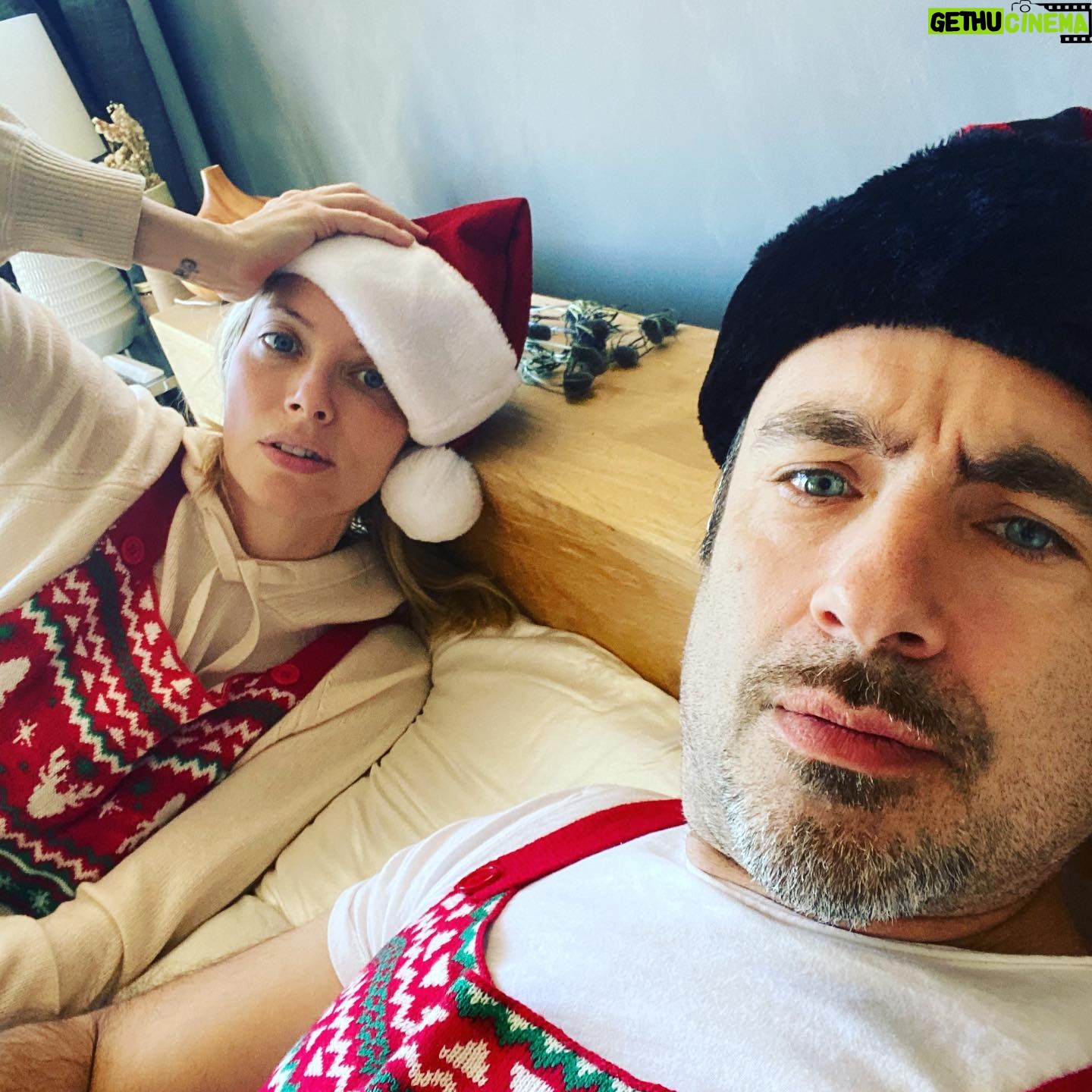 April Bowlby - 11.2K Likes - Merry Christmas 🎄