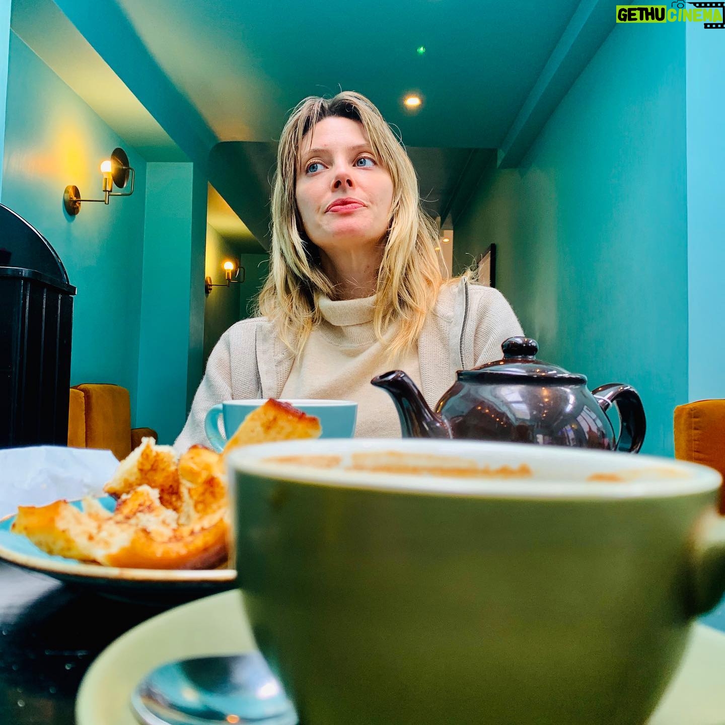 April Bowlby - 11.1K Likes - English tea, blue wall, deep thoughts.