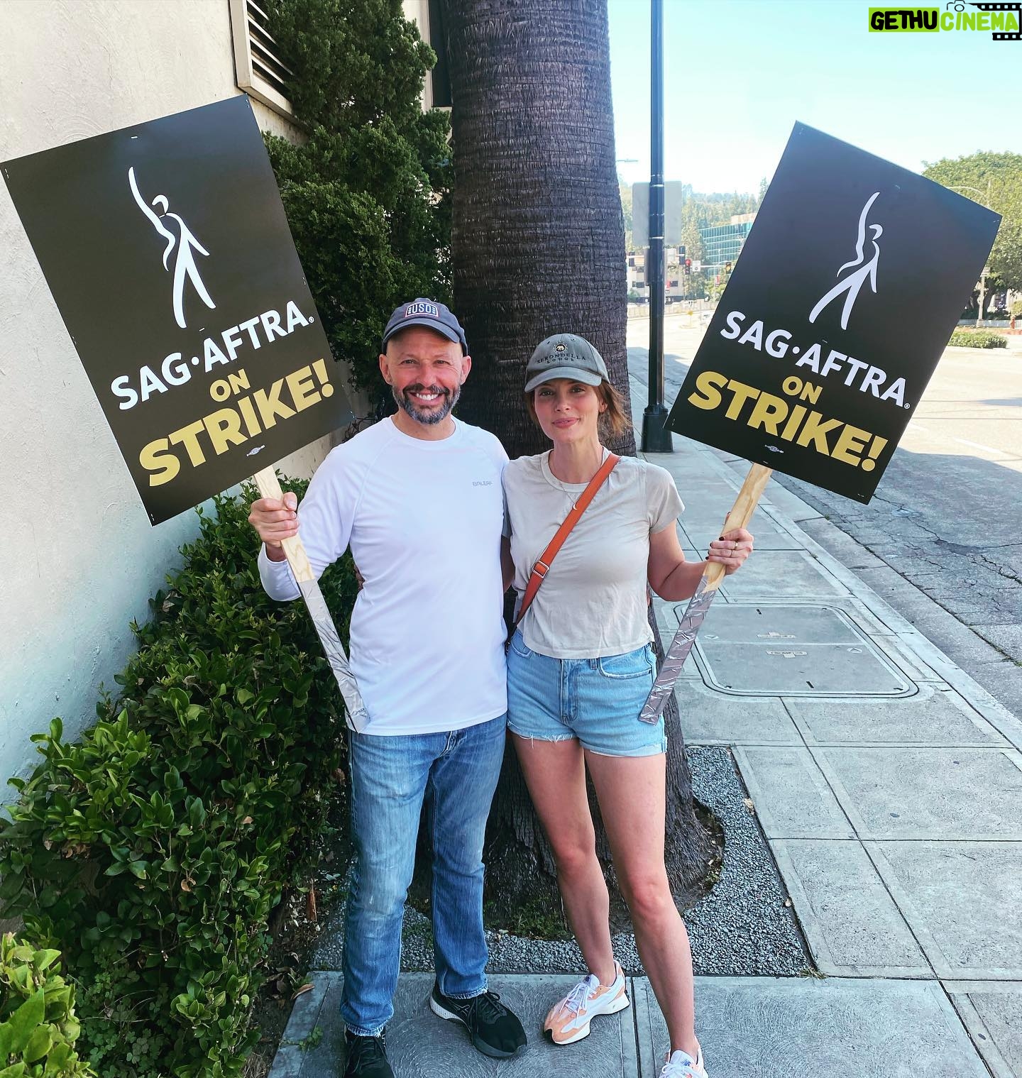 April Bowlby - 12.9K Likes - Together again #sagaftra #sagaftrastrike #sagaftrastrong
💪 @mrjoncryer @sagaftra @wgastrikeunite