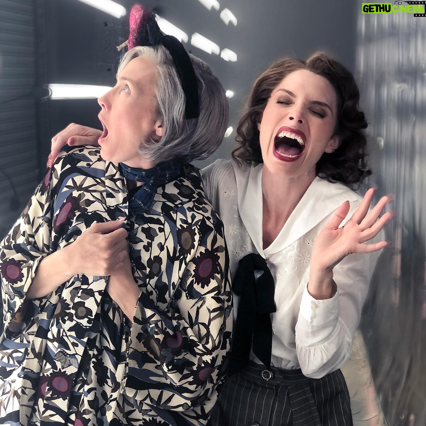 April Bowlby - 7.6K Likes - Just a little back stage fun with The Fog 🌫 @tinyweeones
New episode 🕺 💥
@dcdoompatrol @hbomax