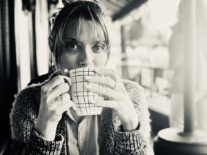 April Bowlby Instagram - Un café, s’il vous plaît. 📸 @matthewcookeofficial