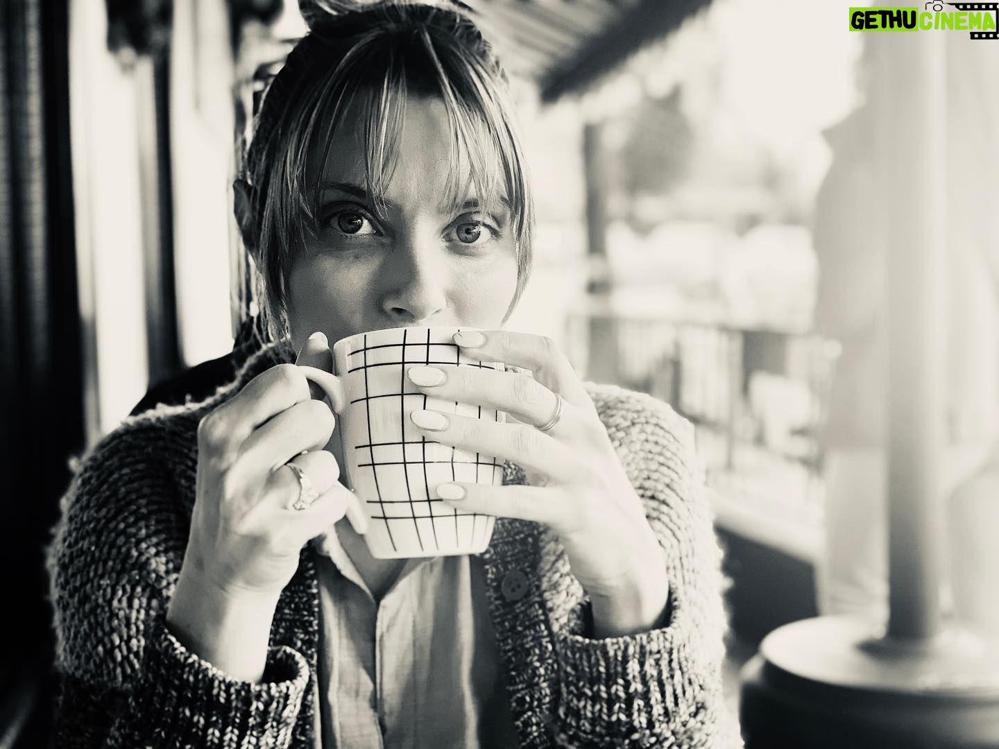 April Bowlby - 10.9K Likes - Un café, s’il vous plaît. 📸 @matthewcookeofficial