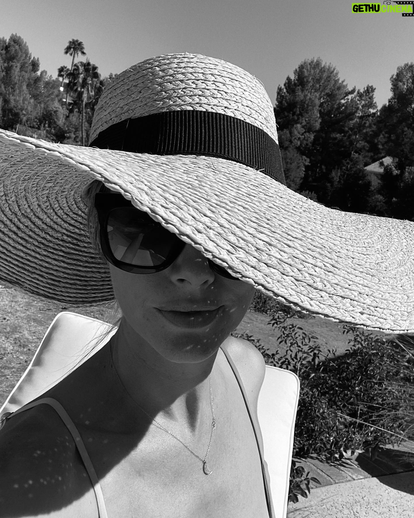 April Bowlby - 11.5K Likes - perfect summer hat. @coverswim #SophiaLorenStyle 👒☀️