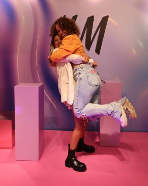 April Ivy Instagram - As minhas lágrimas não são de derrota, são de vitória. A última vez que pisei um palco foi no festival da canção, e foi dos momentos mais difíceis da minha vida. Não correu como queria. Recebi um ódio nas redes sociais absoluto e todas as portas na indústria da música que tanto trabalhei para conquistar desde os meus 15 anos, fecharam-se. Este novo single marca um ponto de viragem no meu percurso profissional onde volto a fazer aquilo que tanto amo. Ao longo da vida, todos precisamos de pessoas que acreditem em nós e que nos digam que conseguimos… e por isso quero deixar um agradecimento especial. Obrigada a todos por serem a minha rede de apoio, por acreditarem em mim, e por desbloquearem vários obstáculos que encontrei ao longo deste percurso. 

Hoje tenho a agradecer a vocês @dianataveira , @diogodiaspage , @fatima.neto e equipa @milkandblackdigital , @sonymusicpt , @stegoproducer , Brunex , @afonsolcfferreira e Ben @mariajoaofortes , @nelsoncunha , @hm , @dinodsantiago , @amariaresende , família e fãs. 

A minha música Dum Durum estará disponível em todas as plataformas digitais a partir de dia 16, até lá podes ouvir em exclusivo na @megahitstagram ✨