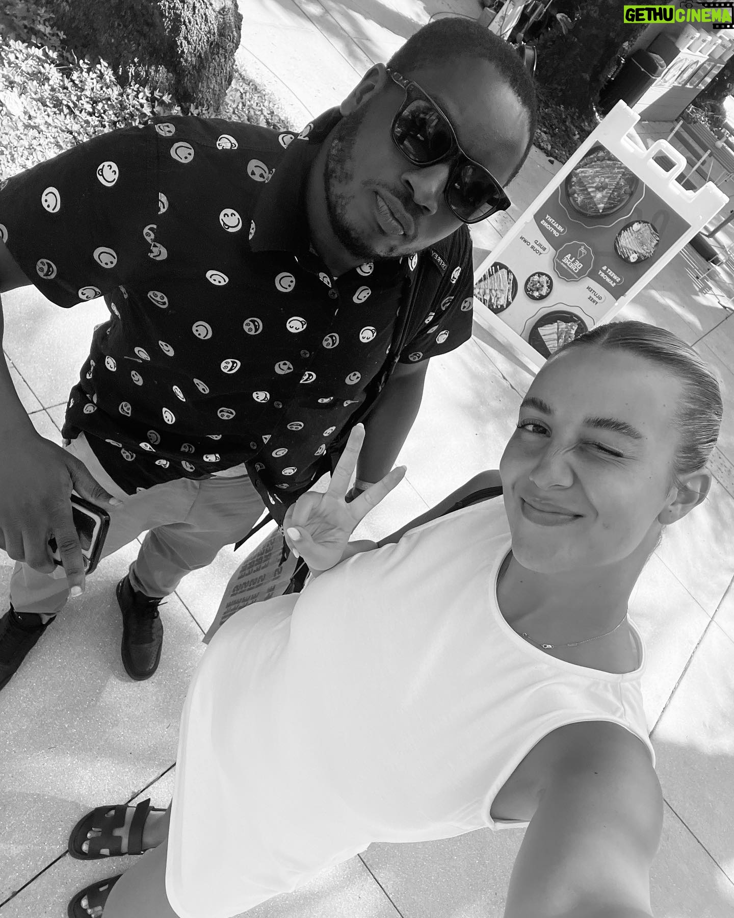 April Ivy Instagram - Lately life has been between Lisbon and Miami🌴 Desde o verão passado que tenho estado focada no meu novo album. Surgiu a oportunidade de gravar tanto em Lisboa como em Miami com equipas incríveis de produtores, e assinar com uma equipa de management nos Estados Unidos que contam com 23 nomeações e 9 Grammys. Representam artistas como o Walshy Fire dos @majorlazer , @jperryofficial , @izyareyoukiddingme entre tantos outros. Tem sido uma aventura incrível tanto em Portugal como por lá, e às vezes parece que estou a viver um sonho por estar rodeada de tanto talento✨ Obrigada por continuarem desse lado pacientemente a aguardar e prometo que estou a dedicar-me com toda a alma para que este album vos apaixone tanto como me tem apaixonado a mim escrevê-lo ❤️ @milkandblackdigital @sonymusicpt @creativetitans