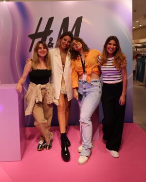 April Ivy Instagram - As minhas lágrimas não são de derrota, são de vitória. A última vez que pisei um palco foi no festival da canção, e foi dos momentos mais difíceis da minha vida. Não correu como queria. Recebi um ódio nas redes sociais absoluto e todas as portas na indústria da música que tanto trabalhei para conquistar desde os meus 15 anos, fecharam-se. Este novo single marca um ponto de viragem no meu percurso profissional onde volto a fazer aquilo que tanto amo. Ao longo da vida, todos precisamos de pessoas que acreditem em nós e que nos digam que conseguimos… e por isso quero deixar um agradecimento especial. Obrigada a todos por serem a minha rede de apoio, por acreditarem em mim, e por desbloquearem vários obstáculos que encontrei ao longo deste percurso. 

Hoje tenho a agradecer a vocês @dianataveira , @diogodiaspage , @fatima.neto e equipa @milkandblackdigital , @sonymusicpt , @stegoproducer , Brunex , @afonsolcfferreira e Ben @mariajoaofortes , @nelsoncunha , @hm , @dinodsantiago , @amariaresende , família e fãs. 

A minha música Dum Durum estará disponível em todas as plataformas digitais a partir de dia 16, até lá podes ouvir em exclusivo na @megahitstagram ✨