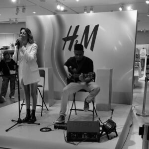 April Ivy Instagram - As minhas lágrimas não são de derrota, são de vitória. A última vez que pisei um palco foi no festival da canção, e foi dos momentos mais difíceis da minha vida. Não correu como queria. Recebi um ódio nas redes sociais absoluto e todas as portas na indústria da música que tanto trabalhei para conquistar desde os meus 15 anos, fecharam-se. Este novo single marca um ponto de viragem no meu percurso profissional onde volto a fazer aquilo que tanto amo. Ao longo da vida, todos precisamos de pessoas que acreditem em nós e que nos digam que conseguimos… e por isso quero deixar um agradecimento especial. Obrigada a todos por serem a minha rede de apoio, por acreditarem em mim, e por desbloquearem vários obstáculos que encontrei ao longo deste percurso. 

Hoje tenho a agradecer a vocês @dianataveira , @diogodiaspage , @fatima.neto e equipa @milkandblackdigital , @sonymusicpt , @stegoproducer , Brunex , @afonsolcfferreira e Ben @mariajoaofortes , @nelsoncunha , @hm , @dinodsantiago , @amariaresende , família e fãs. 

A minha música Dum Durum estará disponível em todas as plataformas digitais a partir de dia 16, até lá podes ouvir em exclusivo na @megahitstagram ✨
