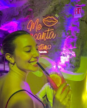 April Ivy Instagram - amore e gelato con il mio ☀️