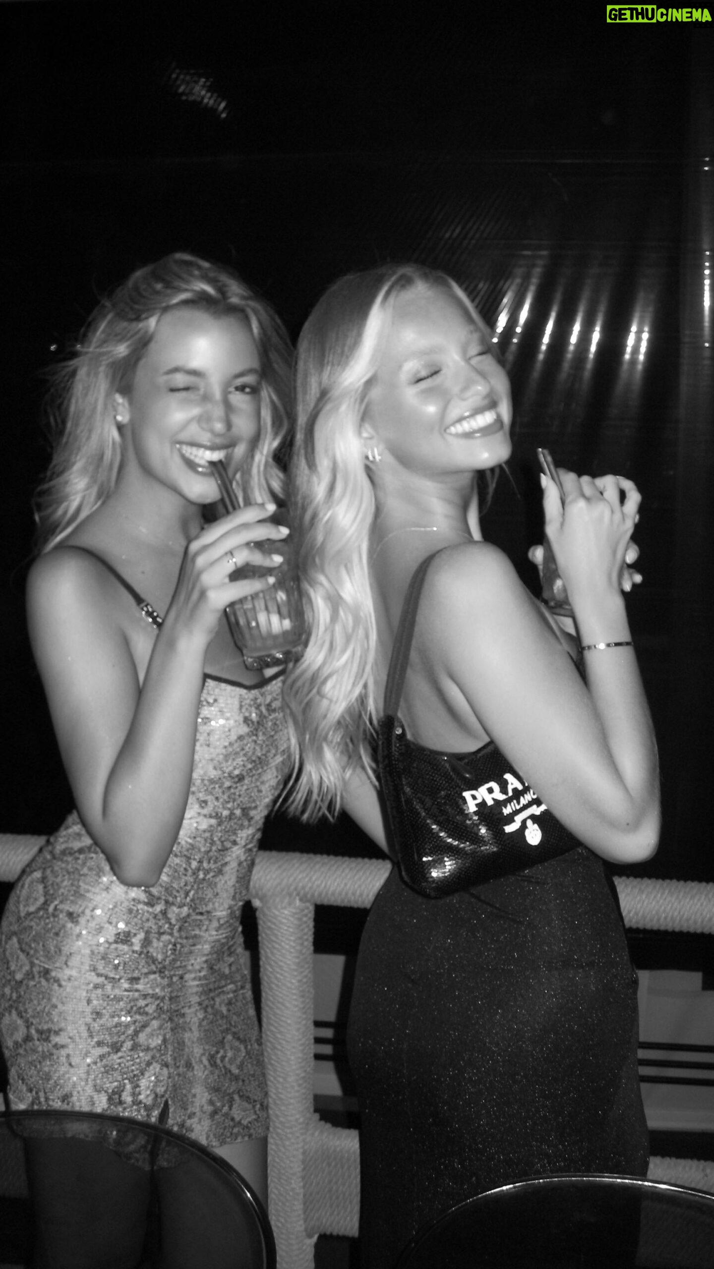 April Ivy Instagram - A mais 21 panquecinhas juntas 🥞💗 love you minha irmã @magui_corceiro