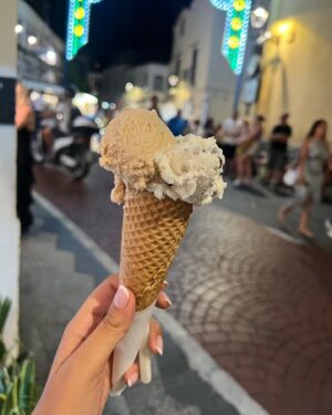 April Ivy Instagram - amore e gelato con il mio ☀️