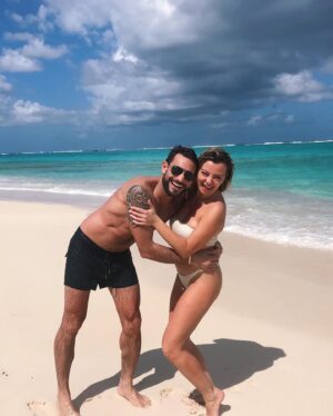 Arabella Drummond Instagram - Beautiful few days with some of my fave humans ❤️☀️🌊 #stmarteen