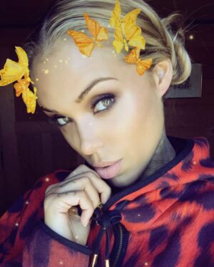 Arabella Drummond Instagram - On that snapperz out in Switzerland 🇨🇭👻 Arabella_D #thisismenow 😂