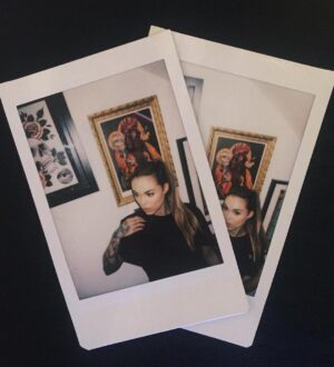 Arabella Drummond Instagram - Late night at @onebyonetattoo #onebyonetattoo 💕
