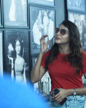 Aradhya Ann Instagram - #iffk2022 
#ifffk #iffktrivandrum #iffklive #iffkdays #red #westernwear #cinematography #cinematic #cinema #malayalam #kakkipada 

📷 : @dhanuj_achu