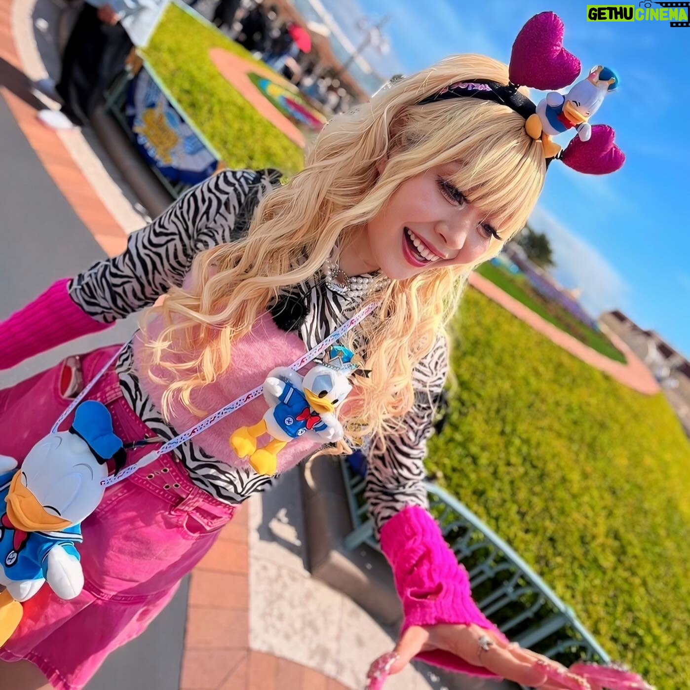 Arakawa - 21.2K Likes - ディズニー、夢をありがとう💙🏰💙
4月20日王様のブランチ🫅❤️❤️トレンド部
ぜひよろしくお願いします💖💖💖💖💖💖💖
藤森さん、NOAさんありがとうございました😍💖🌸💙💙
#トレンド部らぶ🥹🩷🩷🩷
いい天気で最高‼️‼️‼️‼️‼️‼️
#晴天推し
一枚目マネージャーさんが不意撮り(?)してくれてた😭💙💖💙💖💙
ずーっと自撮り部な私、歓喜(笑)
インカメうますぎてどんだけ大人数でも全員写せるからいつも右手が携帯を離れることはないので(笑)嬉しかった🥹🥹