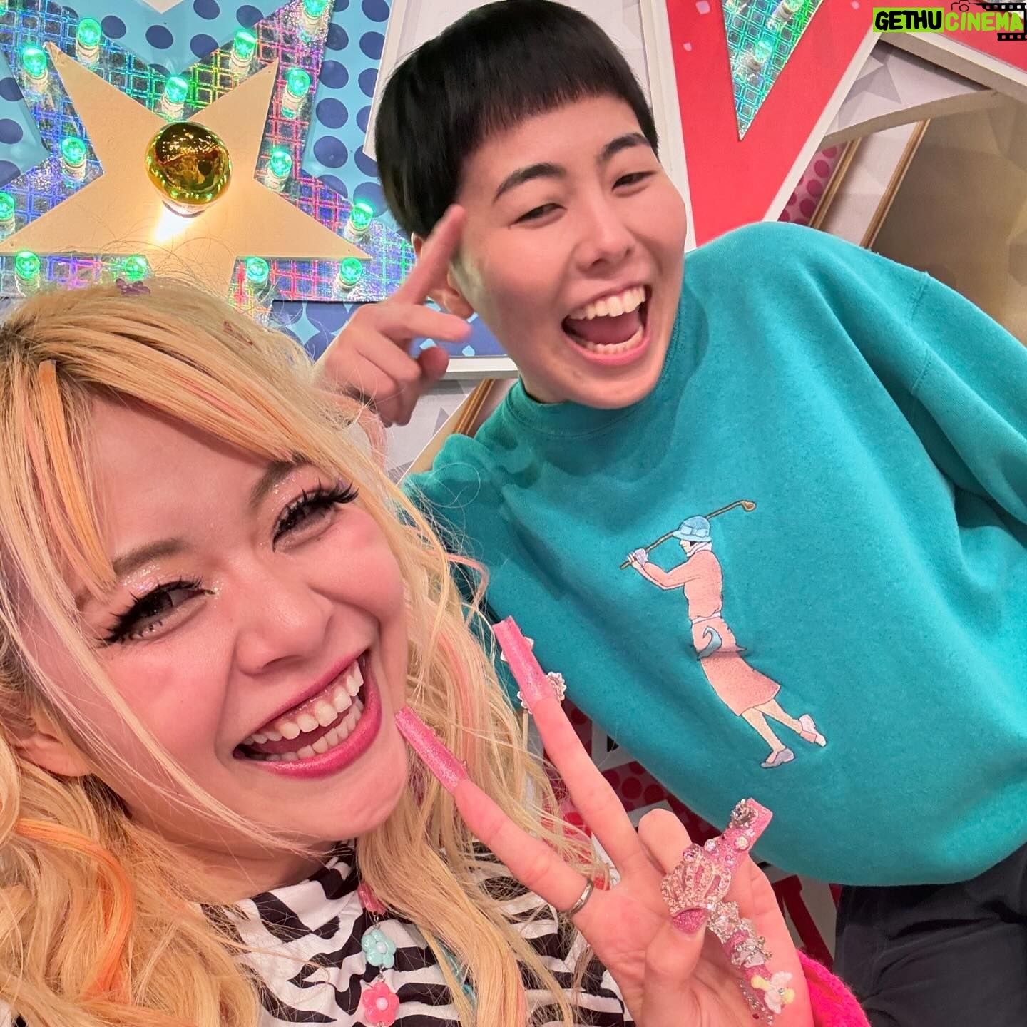 Arakawa Instagram - オールスター後夜祭💖💖😭😭😭🌸💖 #夢叶い⭐️😭💖💖 #おなら #シーシャ #やめやあ❓wwwwww シーシャ人生初だった🤣💖wwwwww 全てを吸い込む勢いの初瀬さんの横で怖かった(笑) 見て #となりは 紅しょうがさん、まーぢでアゲ😭💖⭐️⭐️! 4枚目のエレベーターのメンバー可愛すぎ💖💖💖 みんなで 「まともな人1人もいないね💖💖💖💖」 って笑いあったの青春すぎました💖💖💖💖💖(笑) ヤーレンズさんとの📷💖💖 楢原さんとこの日朝から全部の仕事一緒で 終わる頃に 結果は自分で噛み締めるとしても 私たちは今日頑張りました‼️‼️‼️わら と伝えあいさせて頂きました!! とはいいつつ、有吉さんに名前呼ばれなくて ショックすぎて30分はぼーっとしてしまいました😭😭😭😭😭(笑)(きもい) #感謝祭からの後夜祭はかなりの夢叶