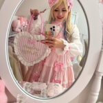 Arakawa Instagram - 姫👸ぎゃる💖！ @babu_melo ちゃんにばぶ👶メイクもしてもらったり💖 めちゃ楽しかった！ 吉本のYouTubeチャンネルに上がるはず‼️ 私はロリータファッションが大好きなんだけど、眺める専門なのでめっちゃ嬉しかったあ😭💖💖🪽 このお洋服は自分で自分を幸せにする女の子💖って感じの強さがあってめっちゃすきでした💖💖💖💖あまめろなにからなにまでありがとう🤍🎀 #撮影の時間がタイトすぎて #あまめろちゃんと2人で写真撮るの必死www #スタッフさんは早くしてくだい #こんな機会ないんだからもっと自撮りさせて #の攻防戦でしたwwwww