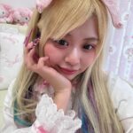 Arakawa Instagram - 姫👸ぎゃる💖！ @babu_melo ちゃんにばぶ👶メイクもしてもらったり💖 めちゃ楽しかった！ 吉本のYouTubeチャンネルに上がるはず‼️ 私はロリータファッションが大好きなんだけど、眺める専門なのでめっちゃ嬉しかったあ😭💖💖🪽 このお洋服は自分で自分を幸せにする女の子💖って感じの強さがあってめっちゃすきでした💖💖💖💖あまめろなにからなにまでありがとう🤍🎀 #撮影の時間がタイトすぎて #あまめろちゃんと2人で写真撮るの必死www #スタッフさんは早くしてくだい #こんな機会ないんだからもっと自撮りさせて #の攻防戦でしたwwwww