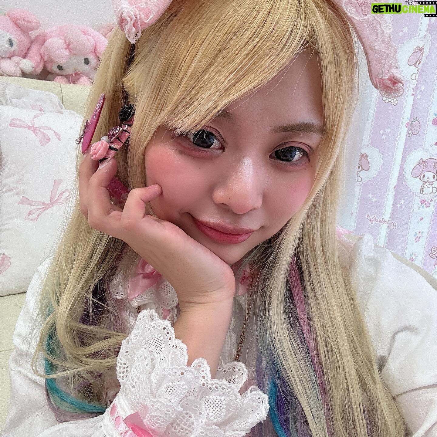 Arakawa Instagram - 姫👸ぎゃる💖! @babu_melo ちゃんにばぶ👶メイクもしてもらったり💖 めちゃ楽しかった! 吉本のYouTubeチャンネルに上がるはず‼️ 私はロリータファッションが大好きなんだけど、眺める専門なのでめっちゃ嬉しかったあ😭💖💖🪽 このお洋服は自分で自分を幸せにする女の子💖って感じの強さがあってめっちゃすきでした💖💖💖💖あまめろなにからなにまでありがとう🤍🎀 #撮影の時間がタイトすぎて #あまめろちゃんと2人で写真撮るの必死www #スタッフさんは早くしてくだい #こんな機会ないんだからもっと自撮りさせて #の攻防戦でしたwwwww