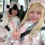 Arakawa Instagram - 姫👸ぎゃる💖！ @babu_melo ちゃんにばぶ👶メイクもしてもらったり💖 めちゃ楽しかった！ 吉本のYouTubeチャンネルに上がるはず‼️ 私はロリータファッションが大好きなんだけど、眺める専門なのでめっちゃ嬉しかったあ😭💖💖🪽 このお洋服は自分で自分を幸せにする女の子💖って感じの強さがあってめっちゃすきでした💖💖💖💖あまめろなにからなにまでありがとう🤍🎀 #撮影の時間がタイトすぎて #あまめろちゃんと2人で写真撮るの必死www #スタッフさんは早くしてくだい #こんな機会ないんだからもっと自撮りさせて #の攻防戦でしたwwwww