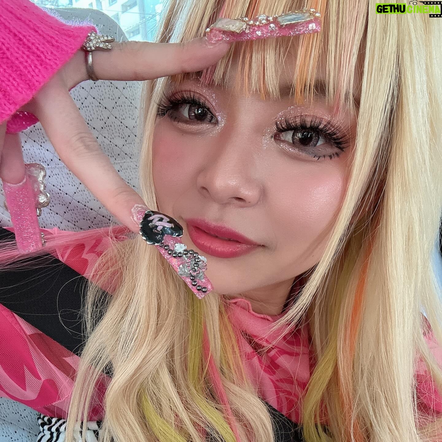 Arakawa Instagram - 4月から芸人9年目すたーと💖💖💖💖💖💖 芸人をやれてることがなによりありがてえっす!!! 全部自分次第✌️イェイ みんな、頑張ろうぜ〜💖💖💖💖💖💖💖 そして みんな、いつもありがとう‼️‼️‼️ #まぢ糧、応援してくれる人たちがまぢでオレの宝物! #これはまぢ #こんなわけわからんやつの味方でいてくれてありがとう!! 本気でそう思う!! わたしはこれからもいっぱい失敗します!! その時は色々教えてやってください!! これからもよろしく‼️‼️✌️🌸🌸🌸 咲かせよ、人生🌸