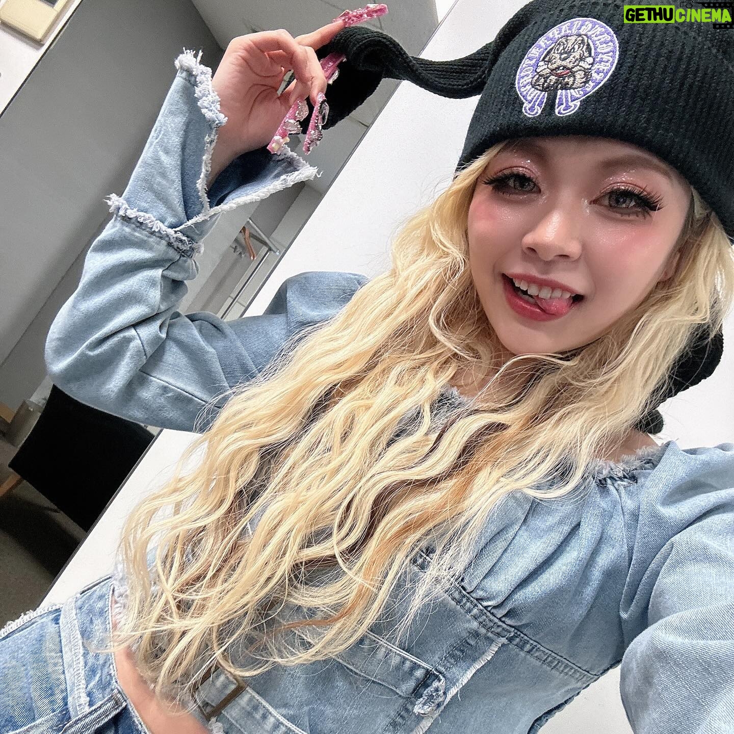 Arakawa Instagram - 平野アナ、おは朝卒業おめでとうございます🌸💖 #まずお伝えしたいことは自撮りを1枚目にしてしまう女でごめんなさい💦💖笑 こんなに親しみやすいアナウンサーさんは初めてです(笑)😙 平野アナはスポーツ実況の方に移られるんだって!!! 最近スポーツを見るようになって実況の方の凄さを改めて感じるばかりです!!!! 平野さんなら絶対大丈夫!平野さんの情熱はたくさんの人の心に届くよー!絶対、めっちゃ人間らしい方で毎週の一文字ニュースが楽しみでした!☺️☺️ 私も頑張ります!!幸あれ💖💖💖💖🌸🌸🌸 昨日は新社会人の皆様を応援するイベントにもお邪魔させて頂きました🙇♀️🧡💪 4月から新しい未来に向かう皆様、 もうすでにすごいので、胸を張っていってらっしゃいませ!! ずっと応援してます!!私も頑張ります!!!⭐️ 失敗多すぎてとにかく平謝り界隈の荒川ょり😉(笑)