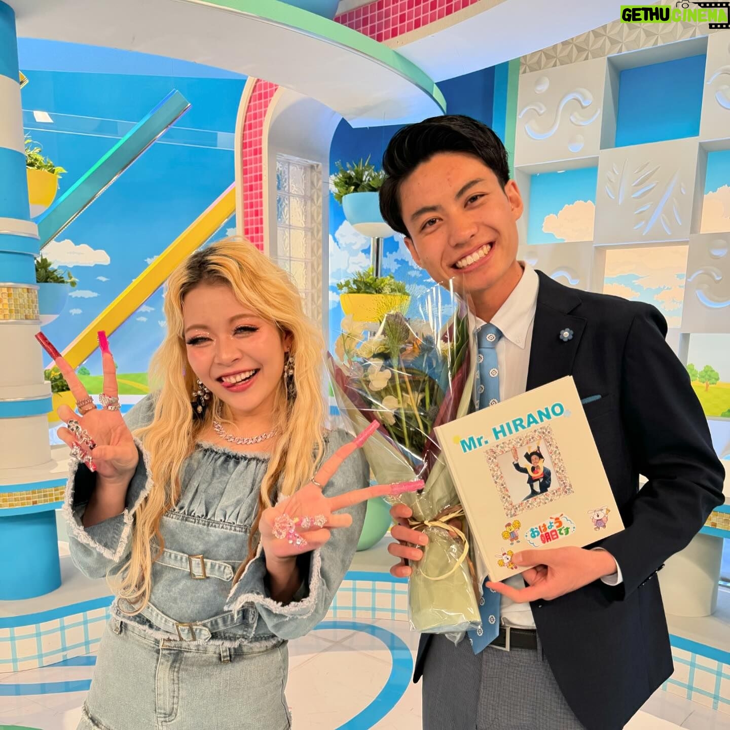 Arakawa Instagram - 平野アナ、おは朝卒業おめでとうございます🌸💖 #まずお伝えしたいことは自撮りを1枚目にしてしまう女でごめんなさい💦💖笑 こんなに親しみやすいアナウンサーさんは初めてです(笑)😙 平野アナはスポーツ実況の方に移られるんだって!!! 最近スポーツを見るようになって実況の方の凄さを改めて感じるばかりです!!!! 平野さんなら絶対大丈夫!平野さんの情熱はたくさんの人の心に届くよー!絶対、めっちゃ人間らしい方で毎週の一文字ニュースが楽しみでした!☺️☺️ 私も頑張ります!!幸あれ💖💖💖💖🌸🌸🌸 昨日は新社会人の皆様を応援するイベントにもお邪魔させて頂きました🙇♀️🧡💪 4月から新しい未来に向かう皆様、 もうすでにすごいので、胸を張っていってらっしゃいませ!! ずっと応援してます!!私も頑張ります!!!⭐️ 失敗多すぎてとにかく平謝り界隈の荒川ょり😉(笑)