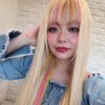Arakawa Instagram - おはようございます🧡🩷💛 今日も今日とて💪💪💪💪💖💖💖💖💖💖💖 頑張ろう💖💖💖 今日はBSよしもとでコットンさんとロングコートダディさんの「World HOMERUN Factoryに出させて頂きます🤣💖 ほんっっっまにたのしかったです！！！！！！ ３枚目 バチェラー🌹 応募者2 ← →応募者0 ｗｗｗｗｗｗｗｗｗｗｗｗｗｗｗｗｗｗｗｗｗｗｗｗｗｗ 四枚目 公園に親子連れの方がほんっまに楽しそうに遊んでて、 きょんさんと眺めてて、わたしにもあぁゆう日来るのかな...？ ってボソっと言ったら 「来るよ」 ってこの顔で言ってくれた❗️❗️❗️イケメンすぎ、❗️❗️❗️❗️❗️（笑）（笑）（笑）（笑） ５枚目 もぐらさん？ｗｗｗｗｗｗｗｗ似合いすぎｗｗｗｗｗｗｗｗｗｗ OA見てください。ほんまにもぐらさんかっこよかったです！！！🤣💥🌸💖💖💖💖💖 ほんまに楽しかった！今日みてねー！ 明日はナニコレ珍百景のロケにも行かせていただいてますよお💖💖💖💖⭐️⭐️🤍 たったったったったったっディディーン💥のやつまぢ好き（笑） 最高の場所に行かせていただいたょ🥹💖💖💖💖💖 #髪の毛変えました #🧡🩷💛 #GALLZのアゲ盛れグリッターの色🧡🩷💛 #かわいすぎ #春ぽくてかわいい #みんな、春たのしもな〜‼️‼️ #前髪こんな切ったん久々🥹🥹🥹🥹 #桜も気持ちも咲かしてけぇ〜？🌸🌸🌸🌸