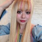 Arakawa Instagram - おはようございます🧡🩷💛 今日も今日とて💪💪💪💪💖💖💖💖💖💖💖 頑張ろう💖💖💖 今日はBSよしもとでコットンさんとロングコートダディさんの「World HOMERUN Factoryに出させて頂きます🤣💖 ほんっっっまにたのしかったです！！！！！！ ３枚目 バチェラー🌹 応募者2 ← →応募者0 ｗｗｗｗｗｗｗｗｗｗｗｗｗｗｗｗｗｗｗｗｗｗｗｗｗｗ 四枚目 公園に親子連れの方がほんっまに楽しそうに遊んでて、 きょんさんと眺めてて、わたしにもあぁゆう日来るのかな...？ ってボソっと言ったら 「来るよ」 ってこの顔で言ってくれた❗️❗️❗️イケメンすぎ、❗️❗️❗️❗️❗️（笑）（笑）（笑）（笑） ５枚目 もぐらさん？ｗｗｗｗｗｗｗｗ似合いすぎｗｗｗｗｗｗｗｗｗｗ OA見てください。ほんまにもぐらさんかっこよかったです！！！🤣💥🌸💖💖💖💖💖 ほんまに楽しかった！今日みてねー！ 明日はナニコレ珍百景のロケにも行かせていただいてますよお💖💖💖💖⭐️⭐️🤍 たったったったったったっディディーン💥のやつまぢ好き（笑） 最高の場所に行かせていただいたょ🥹💖💖💖💖💖 #髪の毛変えました #🧡🩷💛 #GALLZのアゲ盛れグリッターの色🧡🩷💛 #かわいすぎ #春ぽくてかわいい #みんな、春たのしもな〜‼️‼️ #前髪こんな切ったん久々🥹🥹🥹🥹 #桜も気持ちも咲かしてけぇ〜？🌸🌸🌸🌸