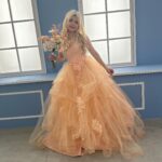 Arakawa Instagram - TBS王様のブランチのトレンド部💖⭐️にて ウェディングフォト👗💖💖💖💖💖💖💖 撮って頂きました😍💖💖💖💖💖💖💖💖 アゲー💖💖💖💖💖💖💖💖💖💖💖💖（笑） 心から好きな人と結婚するってどんな気持ちなんだろー！ 幸せなんだろうなあ🥰🥰💐💖ってめっちゃ思った 好きな人とずーっと一緒に居たーい💖💖💖(重) 実印持ち歩いてこー❓💖💖💖💖💖💖💖💖💖💖💖💖💖💖💖💖💖💖💖💖💖💖💖💖爆笑 髪の毛ぱやぱやしてるのだけ後悔っす😅👌💖わら #ブランチロケだーいすき💖💖💖😭 #藤森さんとお写真を撮らせて頂いたのですがとにかく恥ずかしかったわらわら