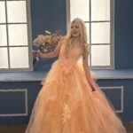 Arakawa Instagram - TBS王様のブランチのトレンド部💖⭐️にて ウェディングフォト👗💖💖💖💖💖💖💖 撮って頂きました😍💖💖💖💖💖💖💖💖 アゲー💖💖💖💖💖💖💖💖💖💖💖💖（笑） 心から好きな人と結婚するってどんな気持ちなんだろー！ 幸せなんだろうなあ🥰🥰💐💖ってめっちゃ思った 好きな人とずーっと一緒に居たーい💖💖💖(重) 実印持ち歩いてこー❓💖💖💖💖💖💖💖💖💖💖💖💖💖💖💖💖💖💖💖💖💖💖💖💖爆笑 髪の毛ぱやぱやしてるのだけ後悔っす😅👌💖わら #ブランチロケだーいすき💖💖💖😭 #藤森さんとお写真を撮らせて頂いたのですがとにかく恥ずかしかったわらわら