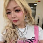 Arakawa Instagram - 23日OAのNHK編成王川島の衣装です💖💖💖💖⭐️ 盛れた😝👌わらわらわら ぜーんぶ @boss_select さんです🤍😍 ボスセレさんはおは朝の衣装も全部してくださってて それもたまたま私がずーっと好きで通ってたお店だったから びっくり🤣⭐️💖wwwww 服買いに行った時に、関西ギャル姉オーナーにたまたまお会いして ほんっま応援してるでえ！！！って言ってくださって 今日落ち込んでたからほんまに救われますー🤣💖💦って言ったら 「何落ち込んでん❓wwあんた一番やで‼️‼️ほんま最高すぎるから‼️‼️」っておもっきり言ってくださったことが忘れられません‼️‼️（笑） ほんまに関西のギャル姉は強い‼️‼️ww 落ち込んだ時いつも思い出してます💖💖💖😝😝わら ありがとうございます💖😭😭😭😭😭😭 #ファジーネーブルってゆうお曲が好きすぎて #インスタの投稿の曲全部ファジーネーブルにしてまいそうな勢い