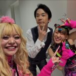 Arakawa Instagram - 憧れの行列に出させて頂きました😭💖💖💖💖💖💖💖💖 みんなお願い聞いて😭😭😭😭やばい😭昨日家帰ってTver見て、沸きました😭単刀直入に申しアゲますと、めっちゃ荒川の言葉OAで使ってもらえてるねんけど😭😭😭😭😭死ぬ😭😭😭嬉しすぎて泣く😭😭😭😭😭絶対みて😭😭😭 そしてなにより名曲ばかり😭😭救われまくり😭😭😭😭 これは完全に #行列からのファンサ（笑） 小さい時、この番組を見てる時家族がみんな笑顔だったから嬉しいって思った記憶しかない💖💖⭐️ 嬉しいなあ❤️❤️❤️❤️❤️ マッチさんのお子さんが荒川を知ってくださってたらしく 写真撮ろうってゆってくださいました‼️‼️‼️‼️😭😭😭 ほんとにお優しくて感謝しかありません。🙇💖💖😭😭 #親戚一同歓喜　#母震え上がり 最後の写真は #フワちゃんさん行ってらっしゃい💖 写真です💖💖💖💖 楽屋が近かった濱家さんも💖💖💖💖 ギャル三人組って感じです💖💖（笑） いつもフワちゃんさんのパワーに救われております🙇💖💖🎊 まぢで、夢叶った💖！！！！！！！！！！！！イェイ！！ 今水平線を聞いたら泣いてしまいそうです‼️‼️笑 みんなTverみてね💖💖💖💖💖💖！