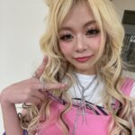 Arakawa Instagram - 23日OAのNHK編成王川島の衣装です💖💖💖💖⭐️ 盛れた😝👌わらわらわら ぜーんぶ @boss_select さんです🤍😍 ボスセレさんはおは朝の衣装も全部してくださってて それもたまたま私がずーっと好きで通ってたお店だったから びっくり🤣⭐️💖wwwww 服買いに行った時に、関西ギャル姉オーナーにたまたまお会いして ほんっま応援してるでえ！！！って言ってくださって 今日落ち込んでたからほんまに救われますー🤣💖💦って言ったら 「何落ち込んでん❓wwあんた一番やで‼️‼️ほんま最高すぎるから‼️‼️」っておもっきり言ってくださったことが忘れられません‼️‼️（笑） ほんまに関西のギャル姉は強い‼️‼️ww 落ち込んだ時いつも思い出してます💖💖💖😝😝わら ありがとうございます💖😭😭😭😭😭😭 #ファジーネーブルってゆうお曲が好きすぎて #インスタの投稿の曲全部ファジーネーブルにしてまいそうな勢い