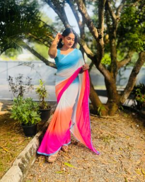 Arathy Sojan Instagram - 💙

🥻 @femiradesigns
#saree #drapes #new