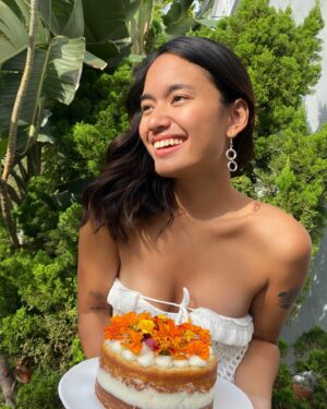 Arawinda Kirana Instagram - 22, about to move into my first very-own apartment in the city I’ve dreamed of since I was a child, on a scholarship in one of the best universities in the world, working jobs I love that I cannot wait to share, surrounded by some of the best people I’ve ever met, and experienced so, so much growth and maturity in the past year 🤍 Every single thing that has happened in my life has led me to be exactly where I am today, and it was all worth it in the end. Alhamdulillah, saya percaya rejeki terus datang untuk orang-orang baik. I feel so blessed and grateful. Thank you, thank you, thank you 🤍