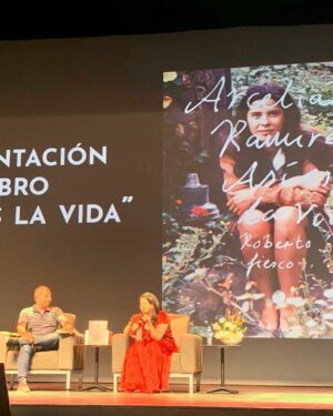 Arcelia Ramírez Instagram - Regreso de haber disfrutado de una magnífica semana en el figc! Gracias infinitas a @robfiesco y @magallanes71 por tan bello libro que acompañó al homenaje! 
Y al @ficpv por la Iguana de Oro y esos días encantadores! 

Gracias a @pinedacovalin por el hermoso vestuario de todos estos días!