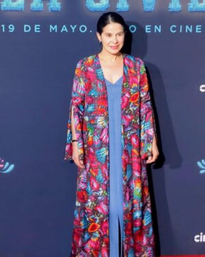 Arcelia Ramírez Instagram - Muchas gracias a quienes nos acompañaron ayer en la Premiere de LA CIVIL, hicieron que fuera una hermosa noche de celebración!
@cinecanibal @talentontheroad @teodoraanamihai @daniiygt @monicadelcarmen_actriz @eligiomelendez 
@lacivilthemovie 
#LACIVIL 

Muchas gracias a @pinedacovalin por tan bello vestido! 
#origenesqueinspiran 
#pinedacovalin