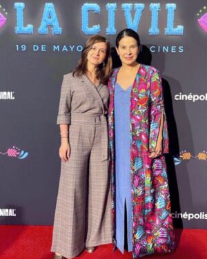 Arcelia Ramírez Instagram - Muchas gracias a quienes nos acompañaron ayer en la Premiere de LA CIVIL, hicieron que fuera una hermosa noche de celebración!
@cinecanibal @talentontheroad @teodoraanamihai @daniiygt @monicadelcarmen_actriz @eligiomelendez 
@lacivilthemovie 
#LACIVIL 

Muchas gracias a @pinedacovalin por tan bello vestido! 
#origenesqueinspiran 
#pinedacovalin