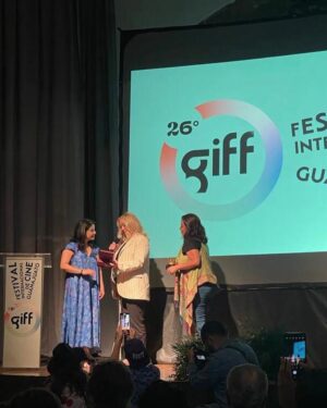 Arcelia Ramírez Instagram - Muchas gracias a la Asociación de Mujeres en el Cine y la Televisión y al @giff por el emotivo homenaje que nos ofrecieron la tarde de ayer, a mi y a dos magnificas mujeres, Tita Lombardo, a Anni Martínez por nuestra trayectoria en el cine mexicano! 
Me siento muy honrada! 
#MasCinePorfavor

Muchas gracias a @pinedacovalin por acompañarme con este hermoso vestido!