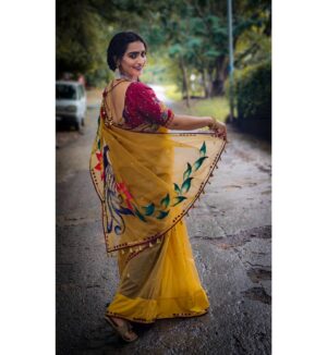 Archana Ananth Instagram - 6yards Love, beautifully hand painted with maggam work in blouse, thank you so much for this wonderful Saree @alankaar_artstudio
.
Saree:- @alankaar_artstudio 
#sareelove #6yardsofelegance #traditional #authentic #beautiful #elegant #keepgoing